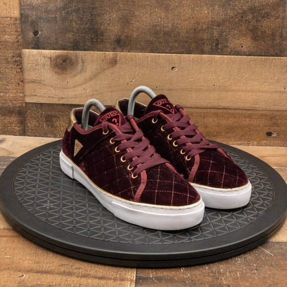 GUESS GOOD ONES 2 WOMENS CASUAL SHOES FAUX VELVET MAROON GOLD LOW SIZE 8.5M - Picture 3 of 9